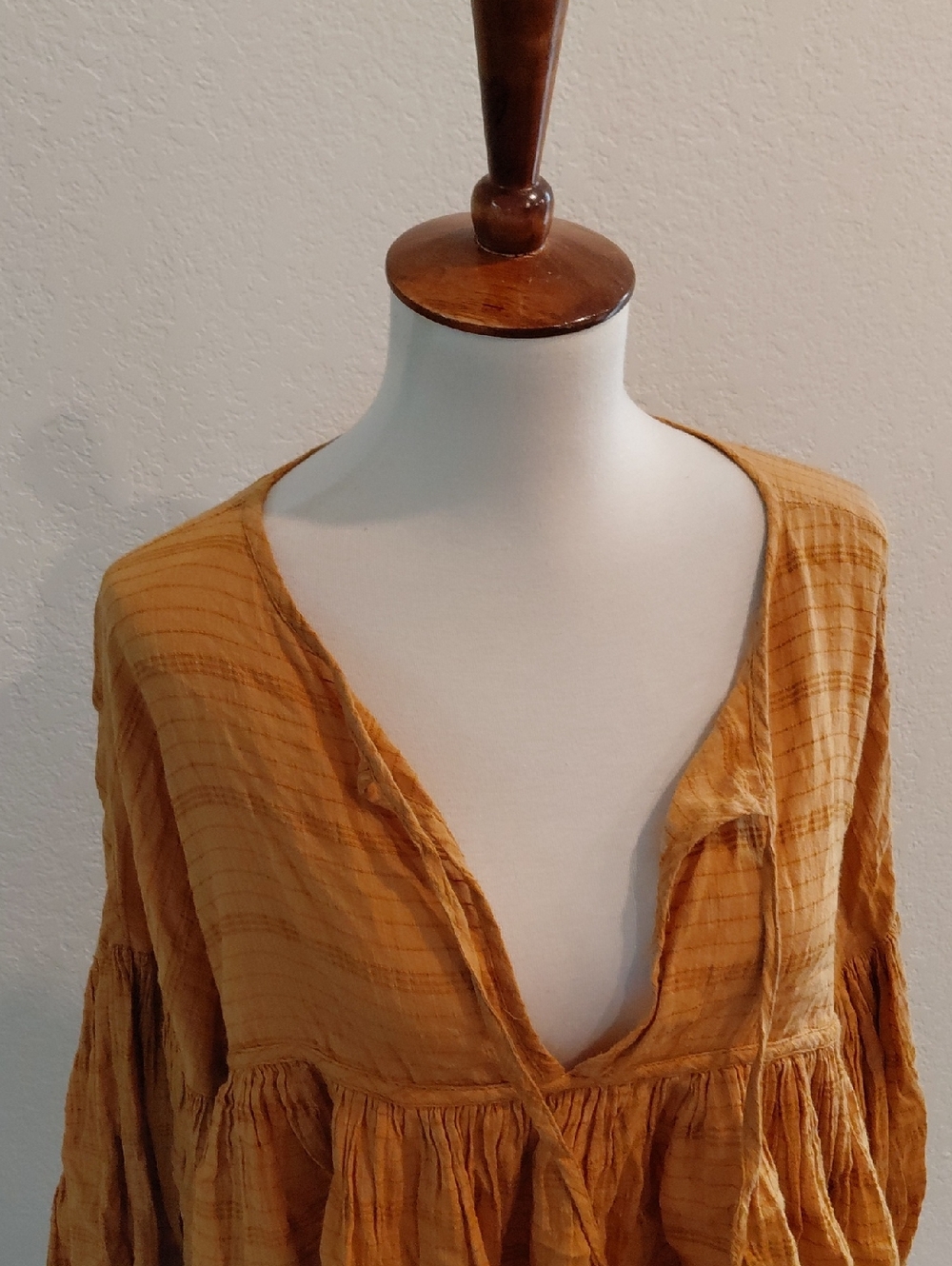 Free Peoppe Bell Sleeve Crop Top - Picture 2 of 7